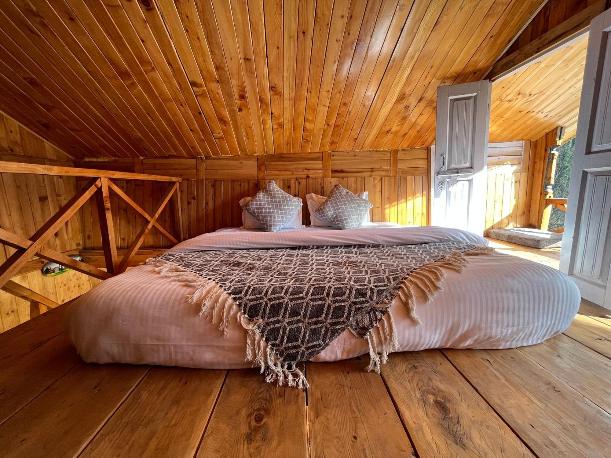 Odin Hostel Shoja Екстер'єр фото
